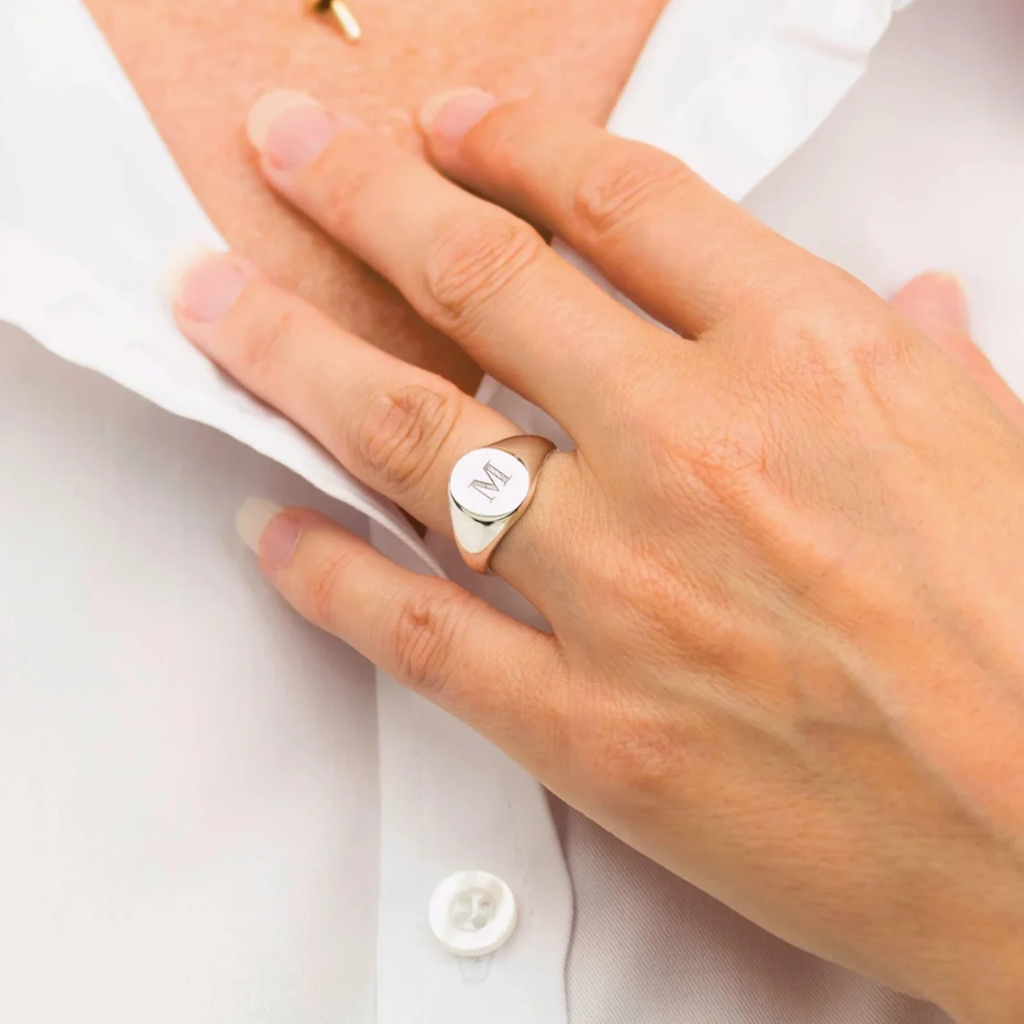 Oval Signet Ring (Free Engraving)